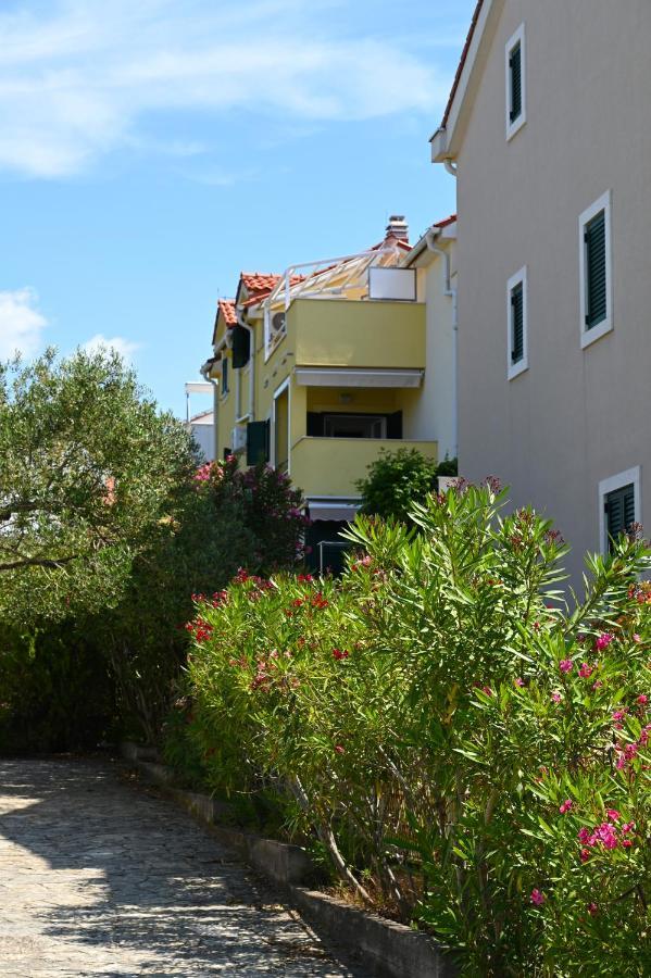 Beach apartments Marijana Vodice Bagian luar foto